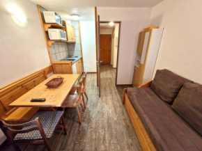Studio 4 pers à 2 pas des pistes avec balcon exposé sud - FR-1-265-321